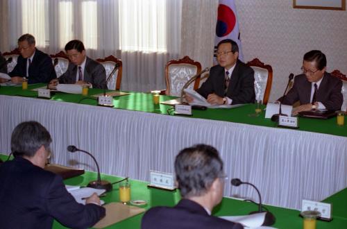국무총리 행정조정실장 선물 안주고 안받기 회의 주재 이미지