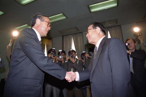 이홍구 국무총리 김종필 민자당 대표 예방 이미지