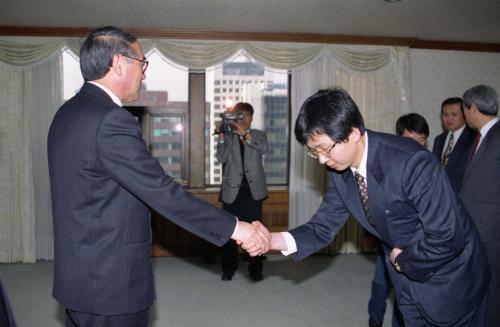 이홍구 국무총리 직원과 신임 인사 이미지