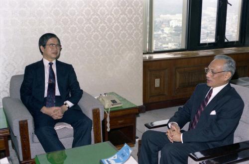 박동서 행정쇄신위원장 PRADHAN 네팔 행정개혁위원장 접견 이미지