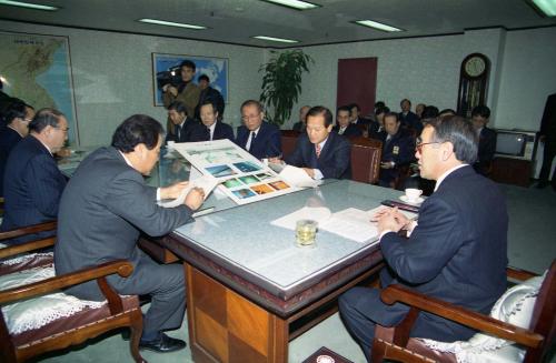 이홍구 국무총리 서울지하철본부 순시 이미지
