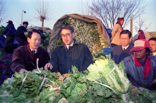 이홍구 국무총리 가락동 농수산물 도매시장 순시 이미지