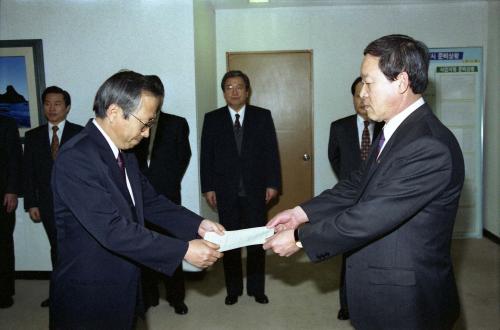 오인환 공보처 장관 오홍식 종합홍보실 제3기획관 임명장 수여식 이미지