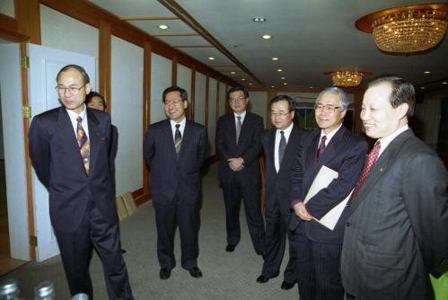 이경재 공보처 차관 세계화 관련 세미나 참석자와 오찬 이미지