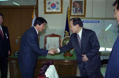 이경재 공보처 차관 청주시청 및 고 인쇄박물관 방문 이미지