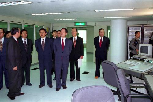 오인환 공보처 장관 한밭 종합유선방송국 시찰 이미지