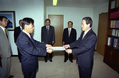 오인환 공보처 장관 임명장 수여식 이미지