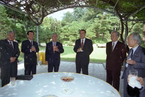 이홍구 국무총리 원로배우 김동원 등 예술원 수상자와 오찬 이미지