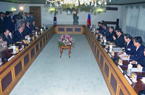 한 러 총리회담(이홍구 국무총리, 체르노미르딘 총리) 이미지