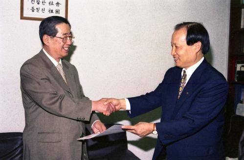 이경재 공보처 차관 기독교 K-TV 사장 접견 이미지