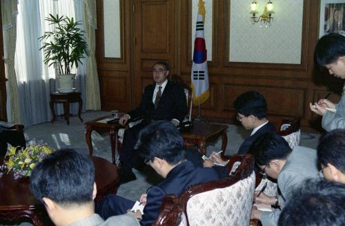 이홍구 국무총리 기자 간담회 이미지