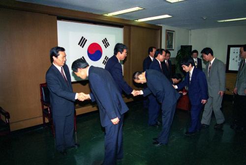 유세준 신임 공보처 차관 이경재 전 차관 이ㆍ취임식 및 국장 임명장 수여식 이미지