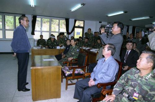 이홍구 국무총리 간첩출현 현장 순시 이미지