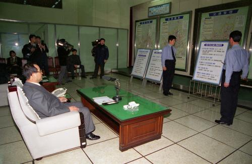 이수성 국무총리 경찰청 순시 이미지