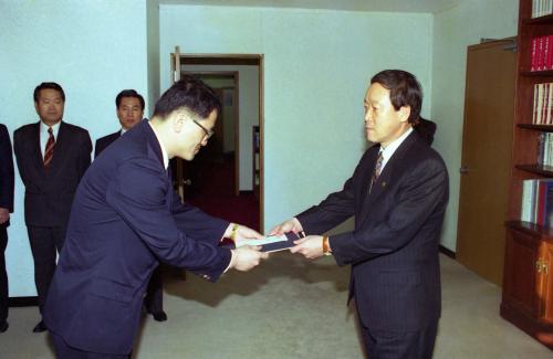 오인환 공보처 장관 정부시책 홍보유공자 표창 이미지