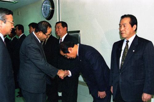 이수성 국무총리 철도청 방문 이미지