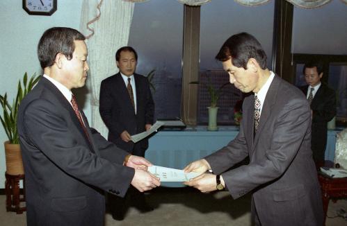 오인환 공보처 장관 임명장 수여식 이미지