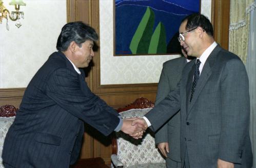 이수성 국무총리 연변의학원 학장 접견 이미지