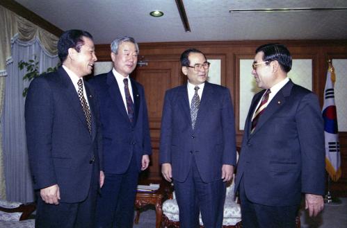 이수성 국무총리 조부영, 한영수 자민련 의원과 면담 이미지