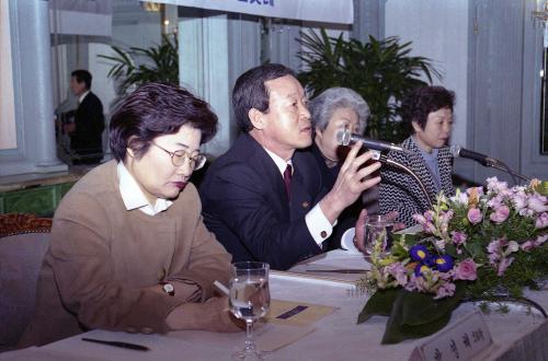 오인환 공보처 장관 여성정책토론회 참석 이미지