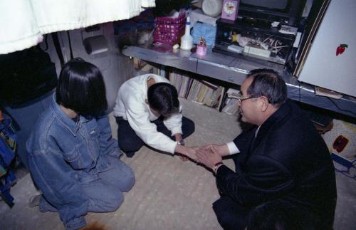 이수성 국무총리 소녀가장 방문, 위로 이미지