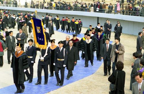 이수성 국무총리 서울대학교 제50회 학위수여식 참석 이미지