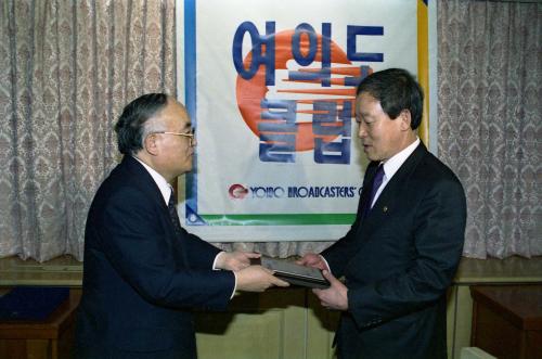 오인환 공보처 장관 여의도클럽 초청 토론회 참관 이미지