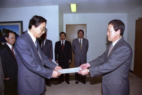 오인환 공보처 장관 김광옥 부이사관 외 4명 임명장 수여식 이미지