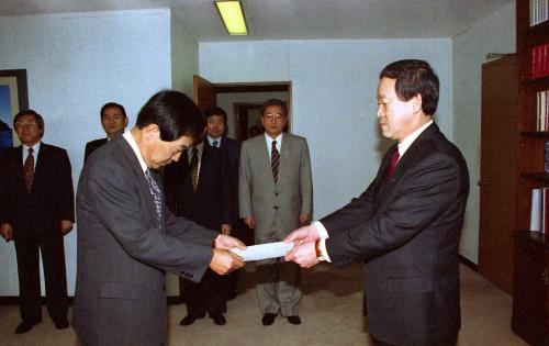 오인환 공보처 장관 양윤길 해외공보관장 임명장 수여식 이미지