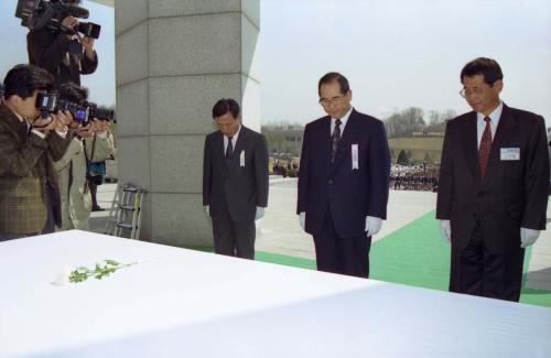 이수성 국무총리 제36주년 4ㆍ19 혁명 기념식 참석 이미지