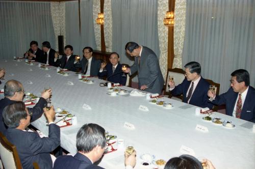 이수성 국무총리 해외순방 관련자와 오찬 이미지