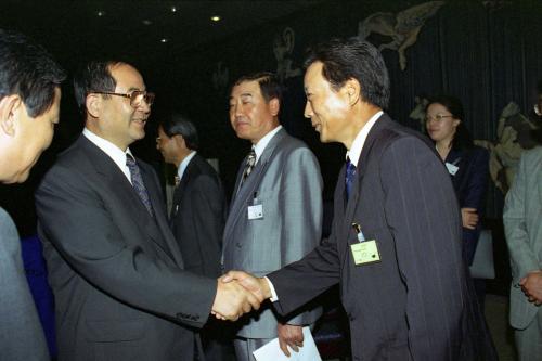 이수성 국무총리 헝가리 부다페스트 도착 이미지