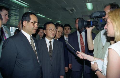 이수성 국무총리 루마니아 대우공장(RODAE) 시찰 및 다과 이미지