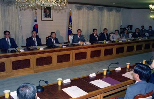 이수성 국무총리 국민복지추진위원회의 주재 이미지