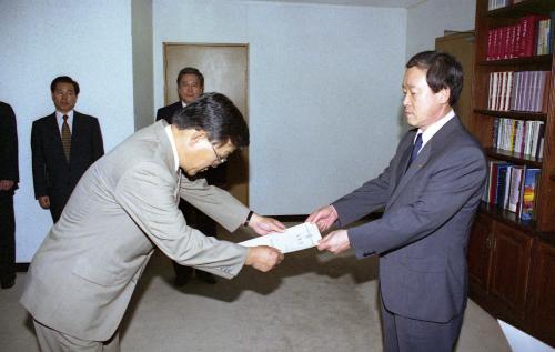 오인환 공보처 장관 임명장 수여식 이미지