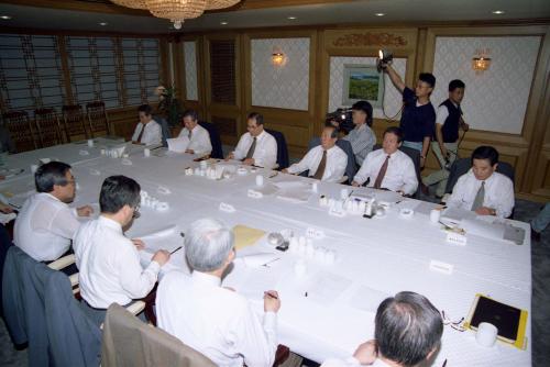 이수성 국무총리 대정부질문 관계장관조찬회의 주재 이미지