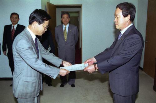 오인환 공보처 장관 임명장 수여식 이미지