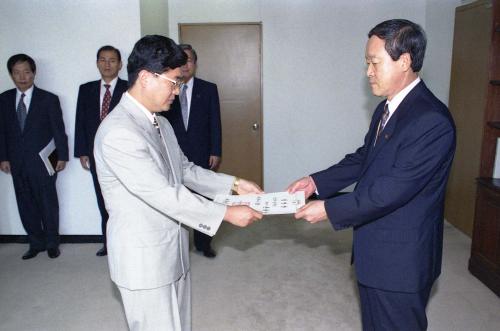오인환 공보처 장관 임명장 수여식 이미지