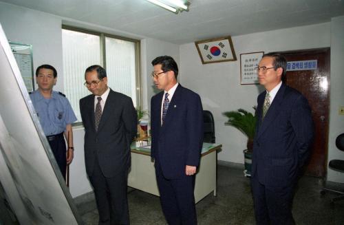 이수성 국무총리 개포파출소 순시 이미지