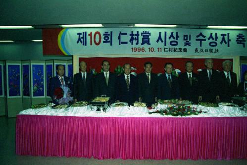 이수성 국무총리인촌상 수상자 축하연 참석 이미지