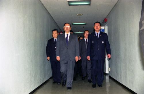 이수성 국무총리 경찰청 순시 이미지