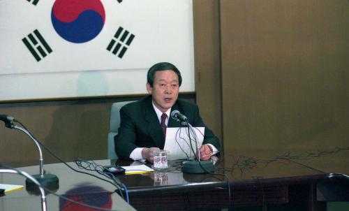 오인환 공보처 장관 경제협력개발기구(OECD) 가입 발표 이미지