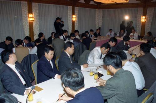 이수성 국무총리 국무총리실 출입기자단과 간담회 및 오찬 이미지