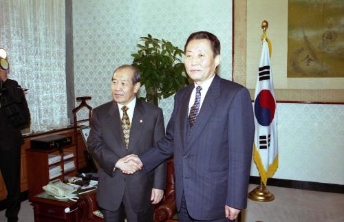 고건 국무총리 김수한 국회의장 예방 이미지