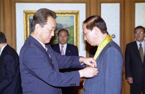 고건 국무총리 국민고충민원제도 발전 유공자 포상(최종백) 이미지