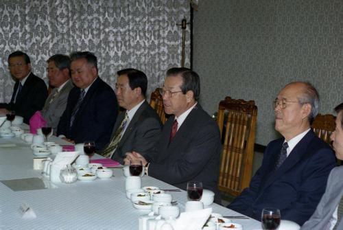 김종필 국무총리 정부수립 50주년 기념사업회 위원과 오찬 이미지