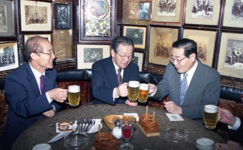 김종필 국무총리 학생선술집 Zum Seep'l 방문 이미지