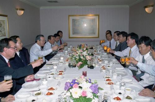 김종필 국무총리 LA 특파원과의 오찬 이미지