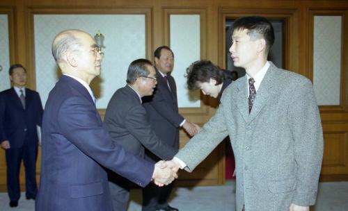 박태준 국무총리 직원 인사 이미지