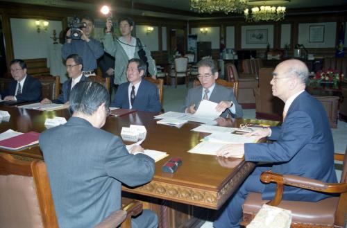 박태준 국무총리 소속기관장회의 참석 이미지